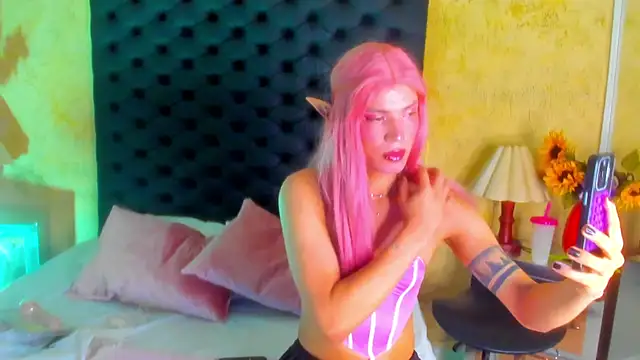 Snapshot of VeronikaBloom_ chatting on February 27, 2026, 9:47 pm VeronikaBloom online show from February 27, 2026, 9:47 pm