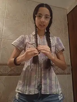 Snapshot of isaaabelaaa chatting on February 13, 2026, 11:10 am isaaabelaaa online show from February 13, 2026, 11:10 am