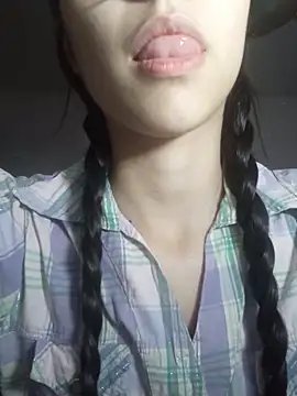 isaaabelaaa online show from March 25, 2026, 9:57 pm