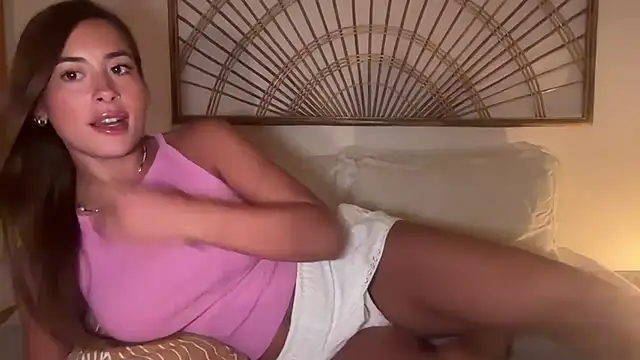 karinaaaxx online show from April 24, 2026, 12:18 pm