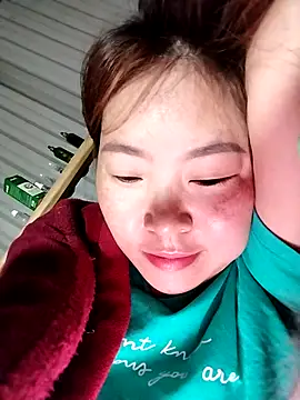 Snapshot of Yiyoongg chatting on February 10, 2026, 11:26 pm Yiyoongg online show from February 10, 2026, 11:26 pm