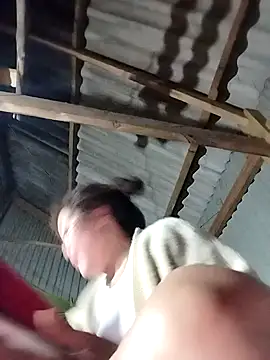 Yiyoongg online show from April 14, 2026, 1:05 pm