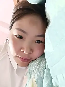 Yiyoongg online show from June 20, 2026, 3:44 am
