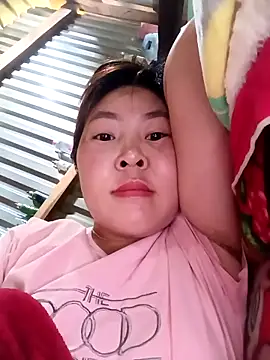 Snapshot of Yiyoongg chatting on February 28, 2026, 5:29 am Yiyoongg online show from February 28, 2026, 5:29 am