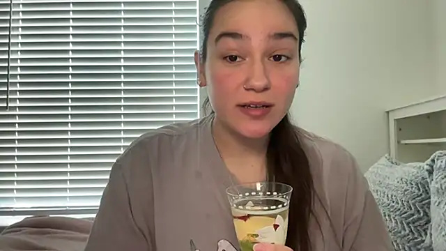 anitayurmoniii online show from July 6, 2026, 8:11 pm