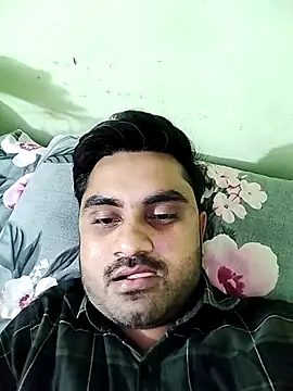 loyalboy 0052 online show from April 15, 2026, 8:09 pm