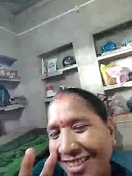 Snapshot of Loomaraj chatting on July 15, 2026, 2:40 am Loomaraj online show from July 15, 2026, 2:40 am