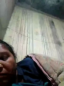 Snapshot of Loomaraj chatting on February 20, 2026, 10:33 pm Loomaraj online show from February 20, 2026, 10:33 pm