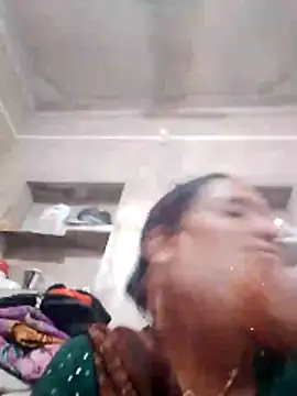 Snapshot of Anitarakkoli chatting on May 18, 2026, 6:18 am Anitarakkoli online show from May 18, 2026, 6:18 am