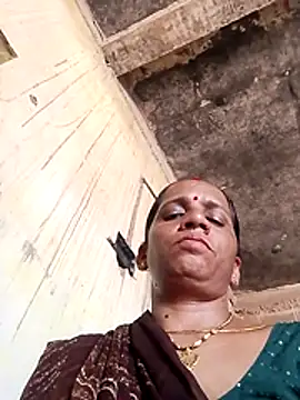 Snapshot of Anitarakkoli chatting on May 15, 2026, 6:11 am Anitarakkoli online show from May 15, 2026, 6:11 am