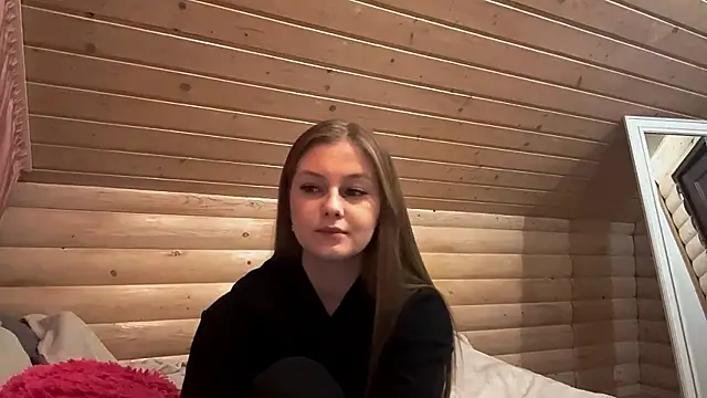 TessSamul online show from April 13, 2026, 8:02 pm