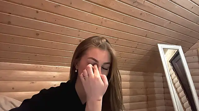 TessSamul online show from April 15, 2026, 8:09 pm