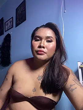 hollynicole online show from June 17, 2026, 7:02 pm