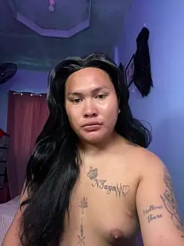 hollynicole online show from July 13, 2026, 5:29 am