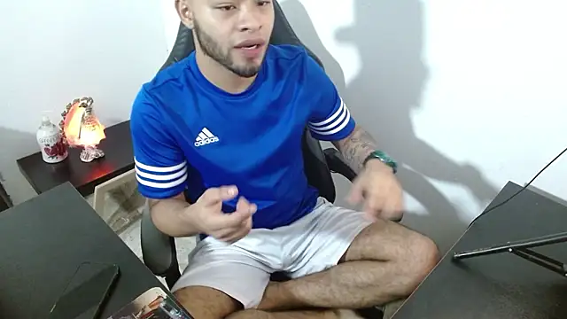 Snapshot of Xanderstone00 chatting on February 10, 2026, 4:17 pm Xanderstone00 online show from February 10, 2026, 4:17 pm