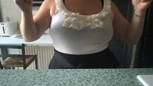 Snapshot of FlirtyFrayaXX chatting on July 17, 2026, 10:45 am FlirtyFrayaXX online show from July 17, 2026, 10:45 am
