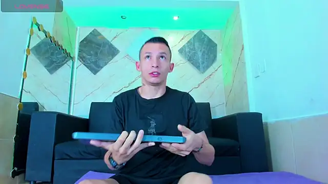 Isaak 26 online show from April 6, 2026, 11:11 am