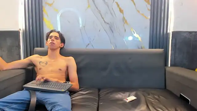 Isaak 26 online show from March 18, 2026, 11:48 pm