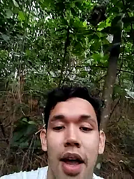 Isaak 26 online show from April 8, 2026, 1:23 pm