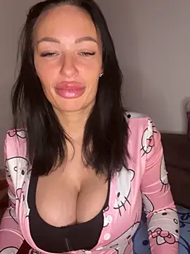 Snapshot of SaraHotDiamond_xoxo chatting on April 3, 2026, 7:20 pm SaraHotDiamond xoxo online show from April 3, 2026, 7:20 pm