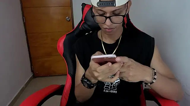 Niklausxxx online show from March 3, 2026, 4:41 am