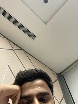 hassuniii online show from February 11, 2026, 11:26 pm