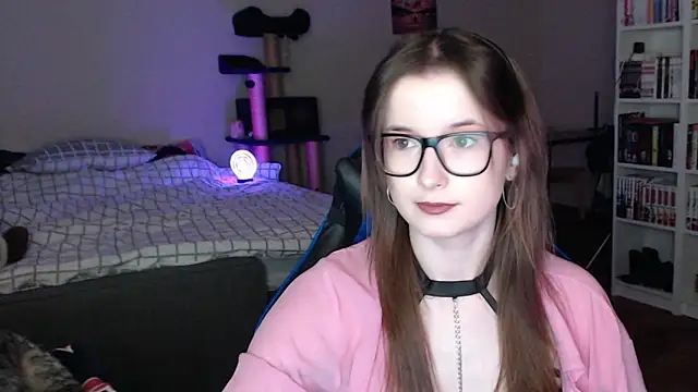 LunaXcherry online show from March 30, 2026, 6:09 pm