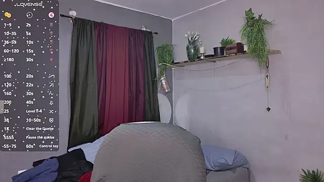 juliettafox online show from February 25, 2026, 7:03 pm