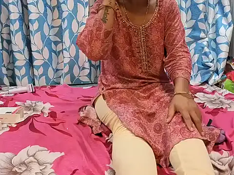 Snapshot of queen__mumbai chatting on May 14, 2026, 7:44 pm queen mumbai online show from May 14, 2026, 7:44 pm