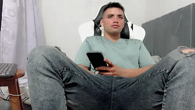 Tuporia6272 online show from February 13, 2026, 5:51 am