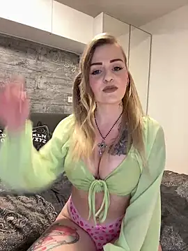 Snapshot of Kedi_Kiss chatting on February 10, 2026, 3:11 pm Kedi Kiss online show from February 10, 2026, 3:11 pm