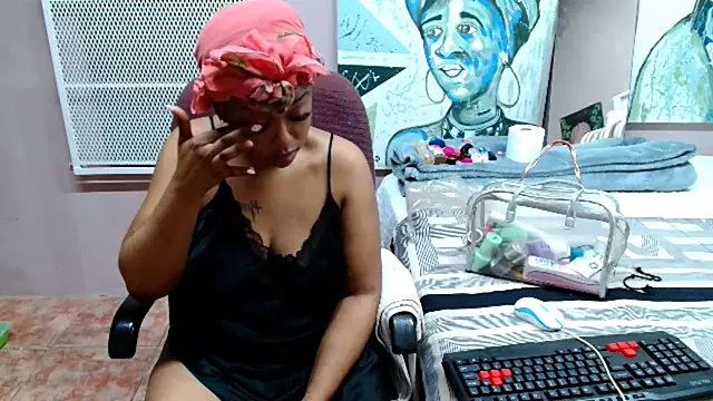 TyraHotxxx online show from April 13, 2026, 4:27 am