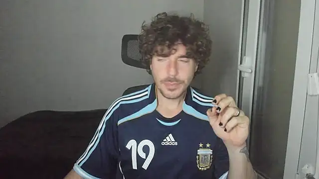 Snapshot of joaquin420_hot chatting on February 15, 2026, 10:41 pm joaquin420 hot online show from February 15, 2026, 10:41 pm