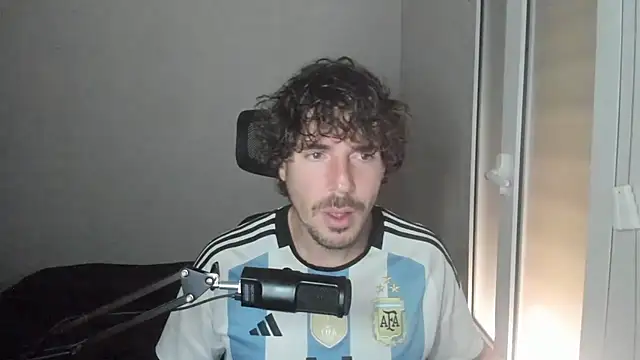 Snapshot of joaquin420_hot chatting on February 19, 2026, 10:12 am joaquin420 hot online show from February 19, 2026, 10:12 am