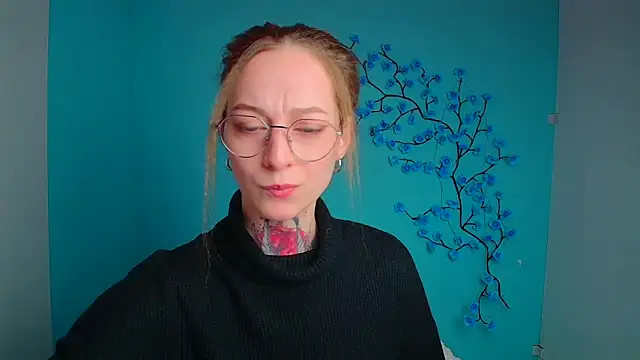 Snapshot of Esmi_Winter chatting on February 28, 2026, 6:13 am Esmi Winter online show from February 28, 2026, 6:13 am