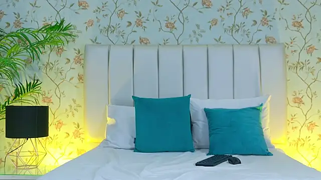 Snapshot of Brisa_Silva chatting on February 24, 2026, 11:44 am Brisa Silva online show from February 24, 2026, 11:44 am