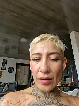 Everlyn sexx online show from May 28, 2026, 4:02 pm