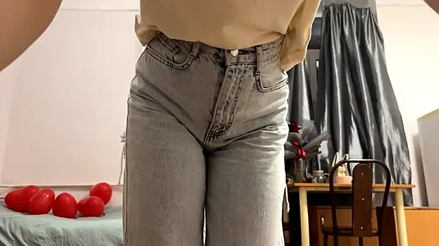 VickieKush online show from February 19, 2026, 4:04 pm