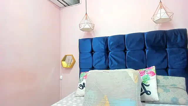 Sexy ebony 1 online show from April 15, 2026, 7:58 pm