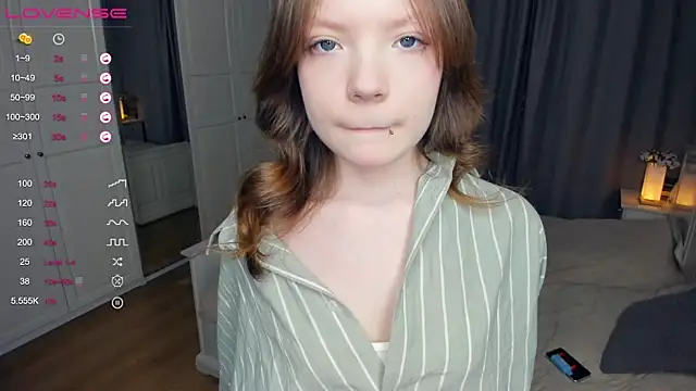 Snapshot of LavenderMitten chatting on March 29, 2026, 5:53 am LavenderMitten online show from March 29, 2026, 5:53 am