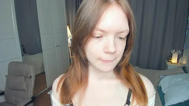 Snapshot of LavenderMitten chatting on June 8, 2026, 6:14 am LavenderMitten online show from June 8, 2026, 6:14 am