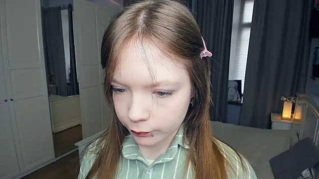 Snapshot of LavenderMitten chatting on March 6, 2026, 5:24 am LavenderMitten online show from March 6, 2026, 5:24 am