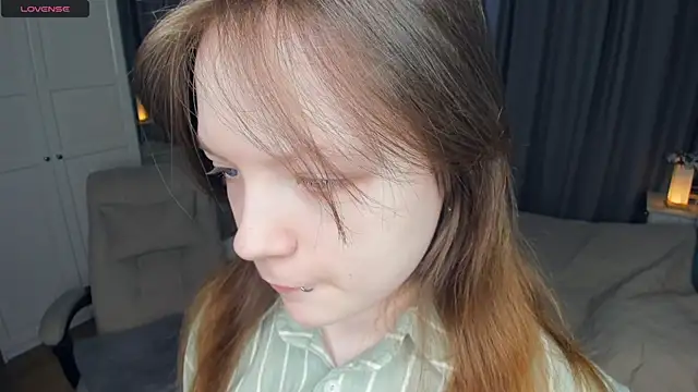 Snapshot of LavenderMitten chatting on April 10, 2026, 5:36 am LavenderMitten online show from April 10, 2026, 5:36 am