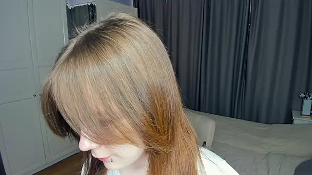 Snapshot of LavenderMitten chatting on March 27, 2026, 7:28 am LavenderMitten online show from March 27, 2026, 7:28 am