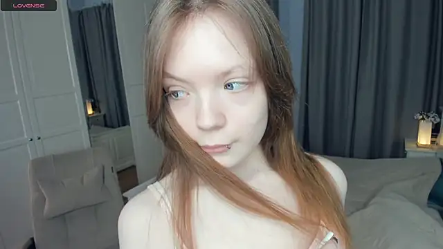 Snapshot of LavenderMitten chatting on April 17, 2026, 6:16 am LavenderMitten online show from April 17, 2026, 6:16 am