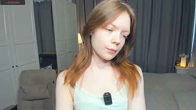 Snapshot of LavenderMitten chatting on June 20, 2026, 6:40 am LavenderMitten online show from June 20, 2026, 6:40 am