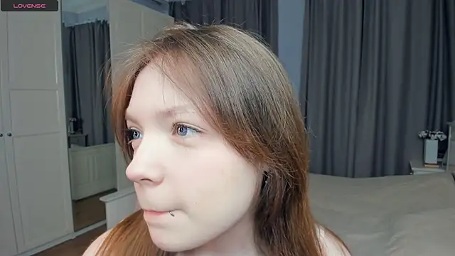 Snapshot of LavenderMitten chatting on April 12, 2026, 6:05 am LavenderMitten online show from April 12, 2026, 6:05 am