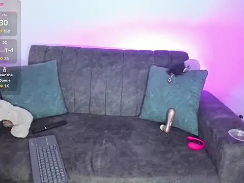 Snapshot of velmoon chatting on February 17, 2026, 6:05 pm velmoon online show from February 17, 2026, 6:05 pm