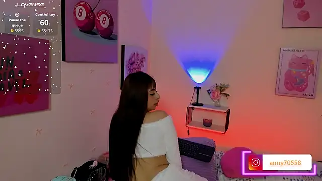 AnnyCotton online show from July 16, 2026, 7:44 pm