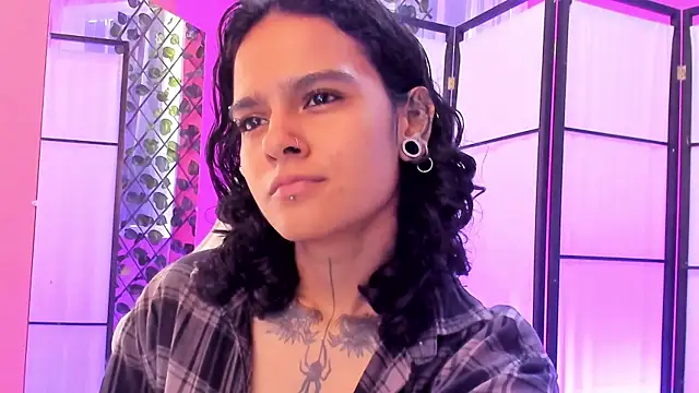 Snapshot of Julianne_7 chatting on February 11, 2026, 8:20 pm Julianne 7 online show from February 11, 2026, 8:20 pm